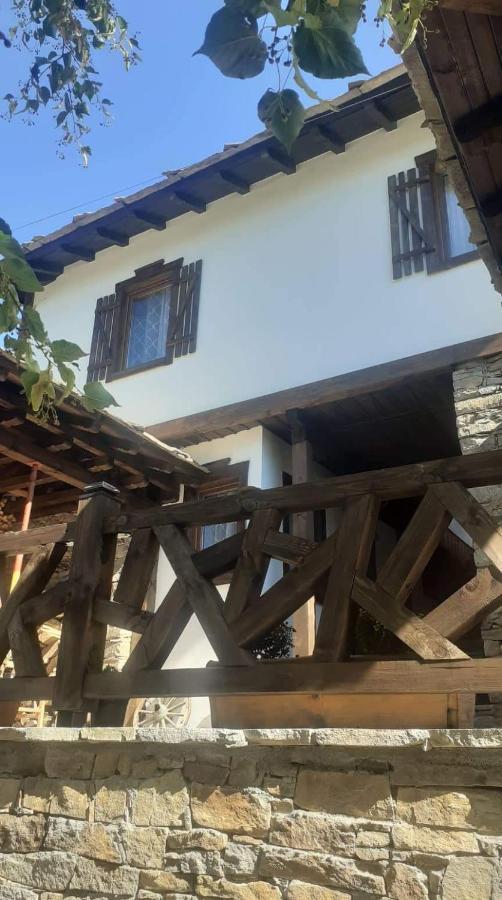 Къща За Гости Близнаците Leshten Exterior foto